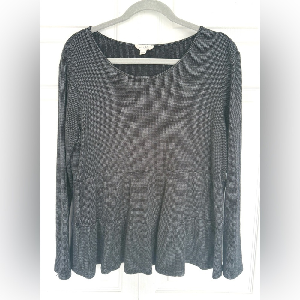 Jane & Delancey Dark Grey Waffle Knit Peplum
Blouse-Size Large